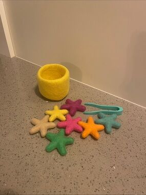 Lovevery Felt Stars & Tweezers